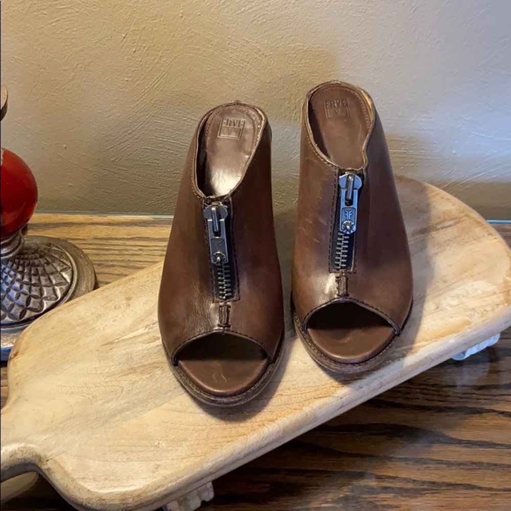 Frye - Picture 3 of 6